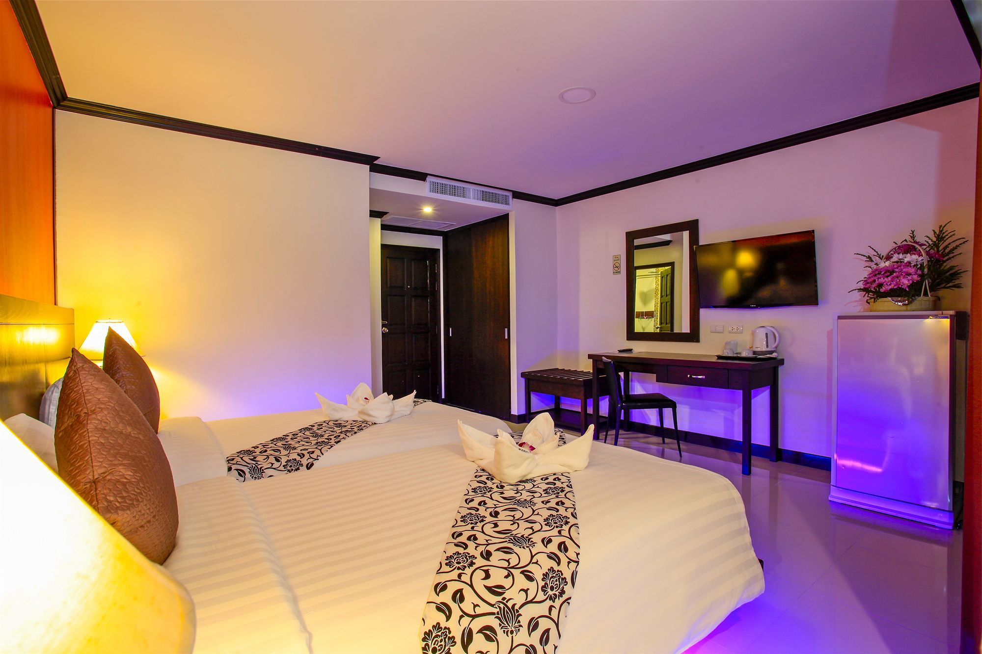 Orchid Garden Hotel Patong Exterior photo